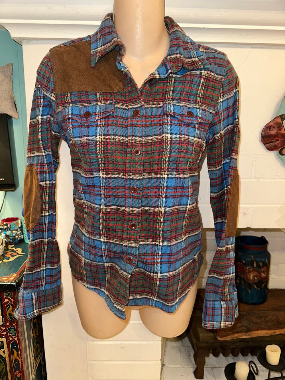 VINTAGE SUPER SOFT PLAID FLANNEL FITTED BUTTONDOWN SHIR FAUX SUEDE PATCHES